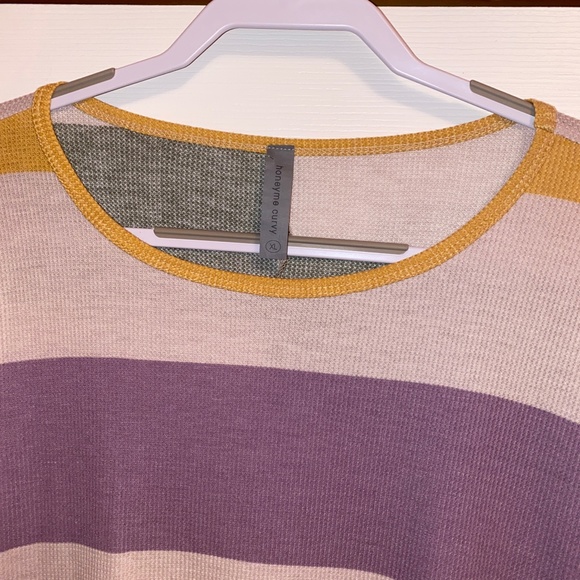 ✨$5!✨ Honeyme Wide Striped Top - Picture 7 of 10